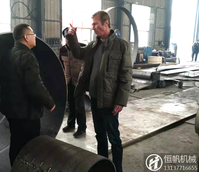 搶占有機(jī)肥設(shè)備出口新藍(lán)海 恒帆機(jī)械成功登陸芬蘭(圖1) 芬蘭客戶考察有機(jī)肥生產(chǎn)廠區(qū)