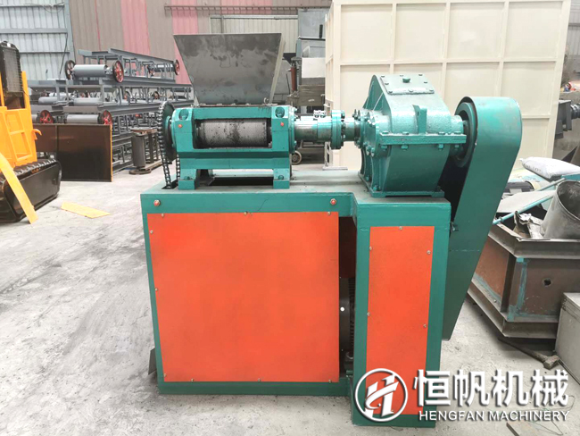 價(jià)格上下幅度大,到底有機(jī)肥造粒機(jī)多少錢(qián)一臺(tái)(圖2) 對(duì)輥擠壓式造粒機(jī)