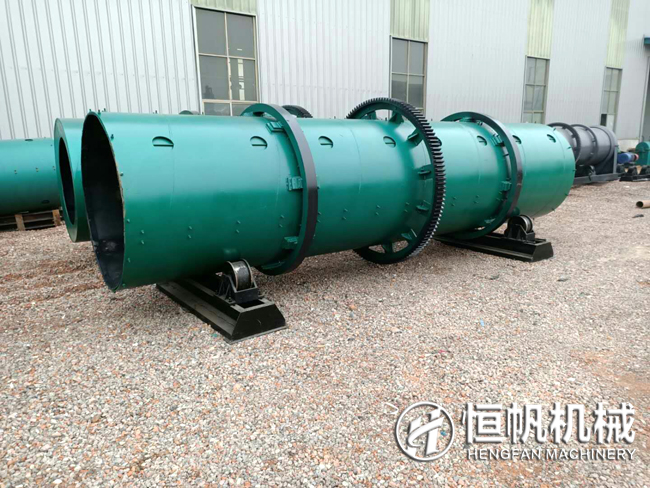 價(jià)格上下幅度大,到底有機(jī)肥造粒機(jī)多少錢(qián)一臺(tái)(圖4) 轉(zhuǎn)鼓造粒機(jī)